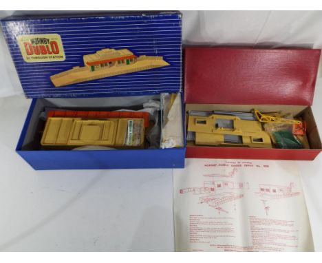 Model Railways - A good lot to include Hornby Dublo D1 through station in excellent condition in original box, a Hornby Dublo