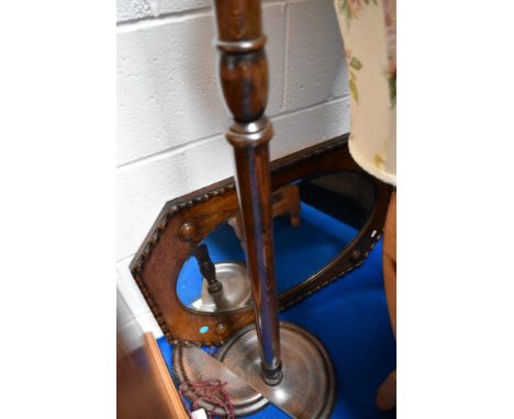 An early 20th Century oak wall mirror and a standard lamp (af)