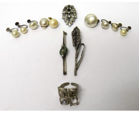 A diamond set and jade bar brooch, a silver pendant formed as an ear of wheat, a ring, a dress clip and nine assorted imitati