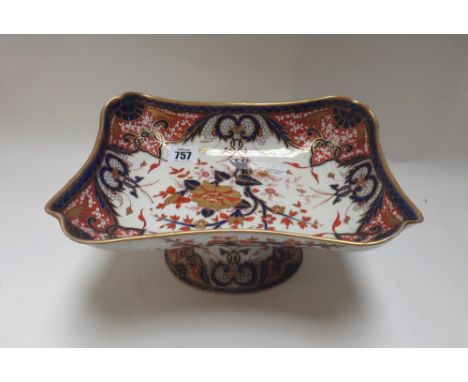 A Chamberlains Worcester Japan pattern part dessert service, early 19th century, comprising; a comport, five shaped bowls, a 