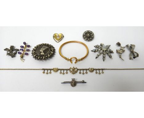 A gold bangle, the front with a horseshoe motif, detailed 9 CT, a seed pearl set necklace, the front with star and crescent s