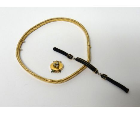 A gold collar necklace, in a sprung serpentine link design, on a snap clasp, detailed Cartier, gross weight 43.5 gms, a Frenc