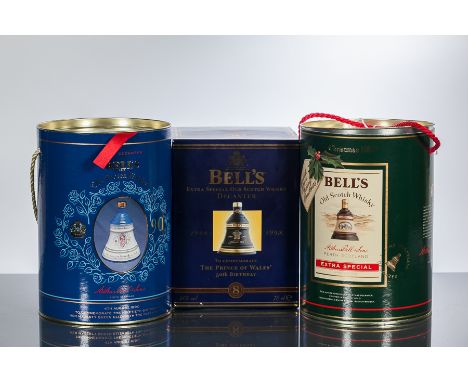 BELL'S 1997 ROYAL 50TH WEDDING ANNIVERSARY BELL
Blended Scotch Whisky in white & blue Wade porcelain decanter. 70cl, 40% volu