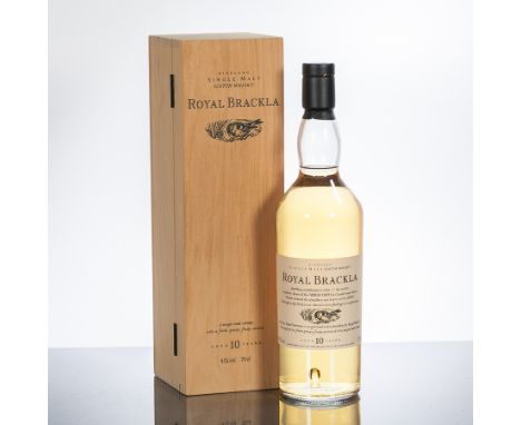 ROYAL BRACKLA 10 YEAR OLD FLORA & FAUNA
Single Highland Malt Scotch Whisky in wooden presentation box.
70 cl, 43% vol. CONDIT