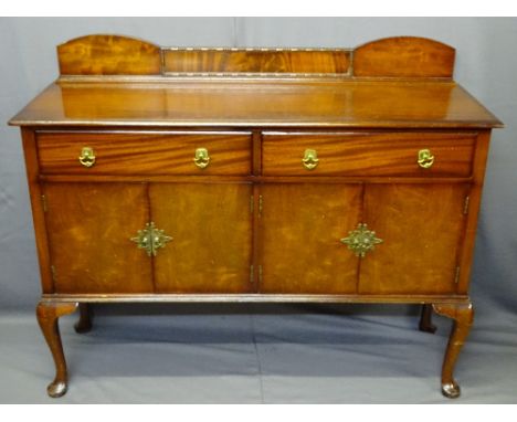 VINTAGE MAHOGANY RAILBACK SIDEBOARD, 110cms overall H, 136cms W, 48cms D