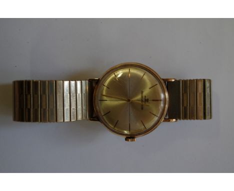A vintage 9ct gold Jaeger LeCoultre gentleman's mechanical wristwatch, later expanding bracelet. Condition Report: In working