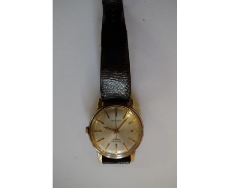 A vintage 9ct gold Longines gentleman's automatic wristwatch, having engine turned silvered 30mm dial, cal 290, case number 7
