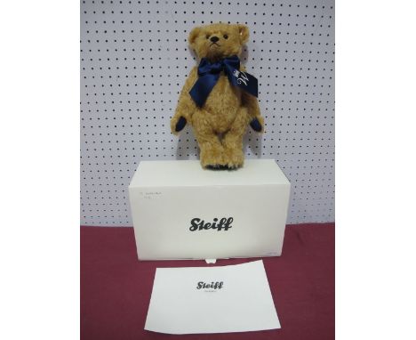 A Boxed Modern Steiff (Danbury Mint) William 'Royal Family' Teddy Bear, certificated No. 524, as new.