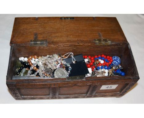 Wooden box of vintage costume jewellery (some gold & silver pieces)