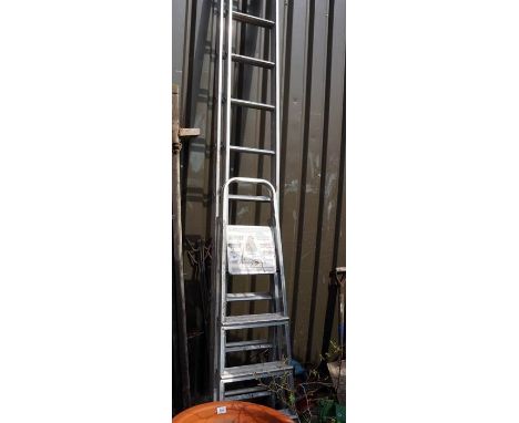 Aluminium extending ladder and step ladder