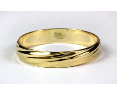 An 18ct yellow gold wedding band, (S.5).