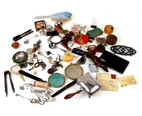 A quantity of collectables to include an Osmeroid fountain pen, a silver napkin ring, a Ronson lighter; and other items.