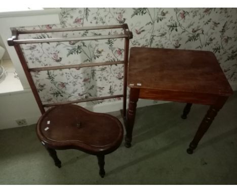 A William IV period mahogany Bidet, with ceramic liner and shaped cover on ring turned legs, 24" (61cms), together with a rec