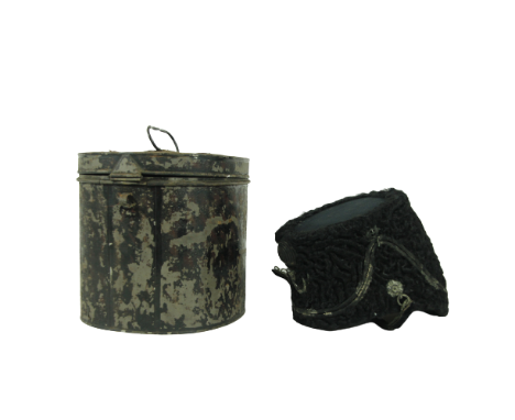 A British Army Officer's Royal RiflesÿMilitary Wedge Cap, in pure lambs wool, in oval metal case. (1) 