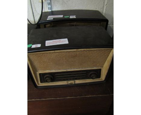 MIXED LOT: COMPRISING TWO VARIOUS BAKELITE CASED RADIOS, THE FIRST MURPHY RADIO LTD, AC MAINS RECEIVER TYPE A547, THE FLARED 