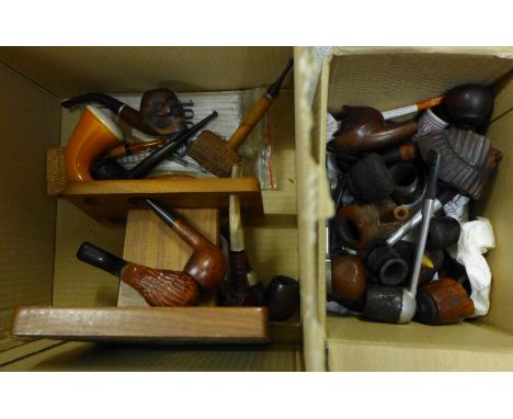 A pipe stand and a collection of pipes **PLEASE NOTE THIS LOT IS NOT ELIGIBLE FOR POSTING AND PACKING** 