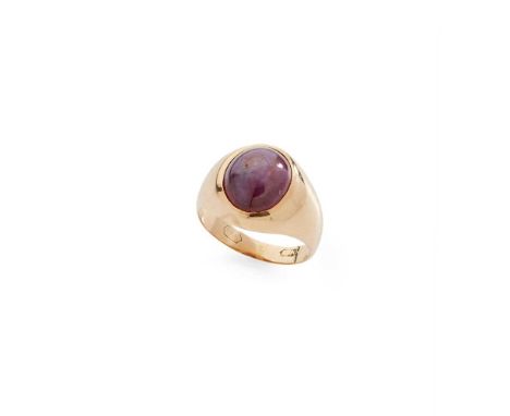 A star-ruby ring Collet-set with a cabochon star-ruby, stamped 18kDimensions:Ring size: H