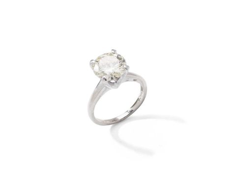 A diamond single-stone ring  Claw-set with a round brilliant-cut diamond, approximately 3.00cts, stamped 14K   Dimensions:Rin