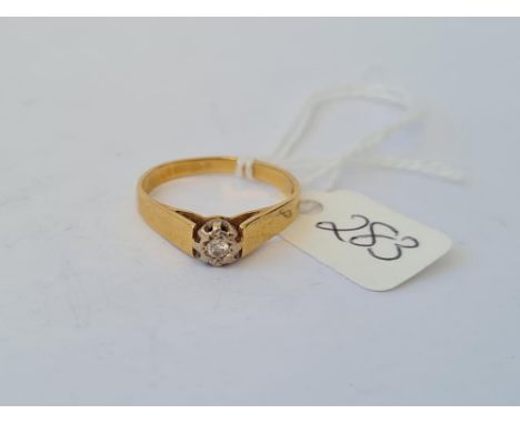 A solitaire diamond ring in 18ct gold setting size O 3.7g