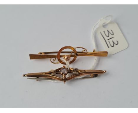 A pale amethyst bar brooch &amp; a circle brooch both in 9ct - 2.9gms