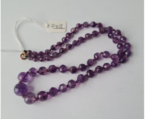 An amethyst bead necklace with yellow metal claps