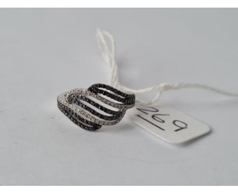 A vintage two colour diamond 8 row ring in 9ct - size J 