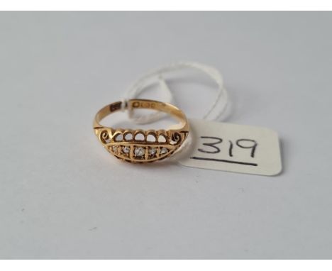 A Victorian 5 stone boat shaped diamond ring in 18ct gold - size K.5 - 2gms