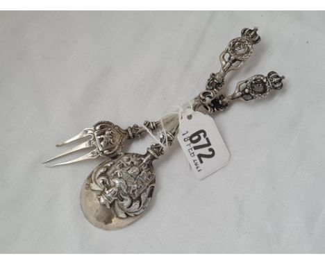 A ornate continental spoon and fork decorated with arms 76 gms 