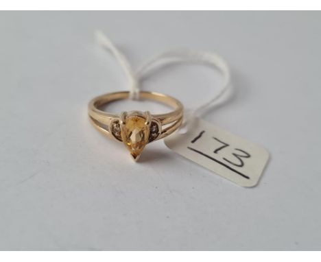 A hallmarked citrine ring in 9ct - size N - 2.5gms