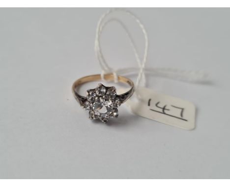 A white stone cluster ring in 9ct - size M - 2gms