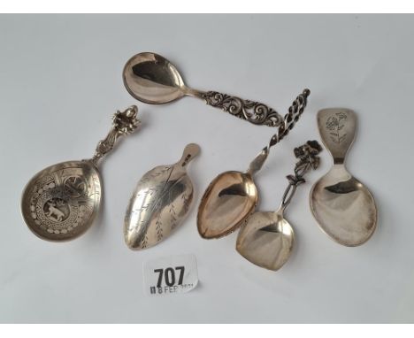 A six various decorative caddy spoons 