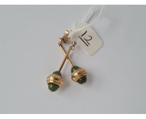 a pair of long jade earrings in 9ct - 2.9gms