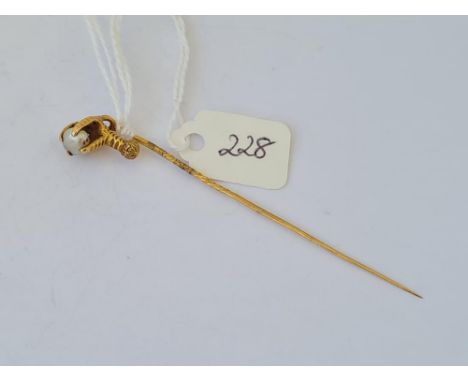 A gold top claw and pearl stick pin