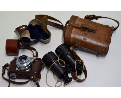 CASED PAIR OF MILITARY FIELD BINOCULARS & VINTAGE VOITLANDER VITOMATIC II CAMERA WITH FITTED CASE     