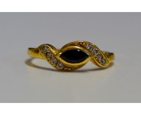 18 CARAT GOLD SAPPHIRE SET DRESS STONE RING - TOTAL WEIGHT = APPROXIMATELY 3.1 GRAMS     