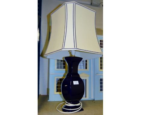 LARGE BLUE CERAMIC TABLE LAMP WITH SHADE     