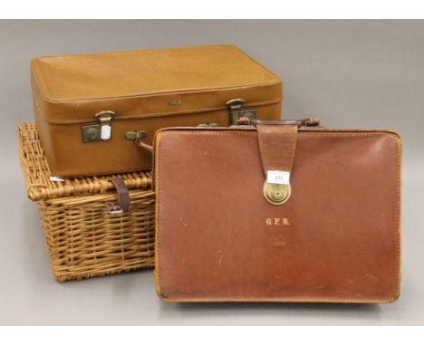 A vintage picnic set, a suitcase and a briefcase. The latter 42 cm wide.