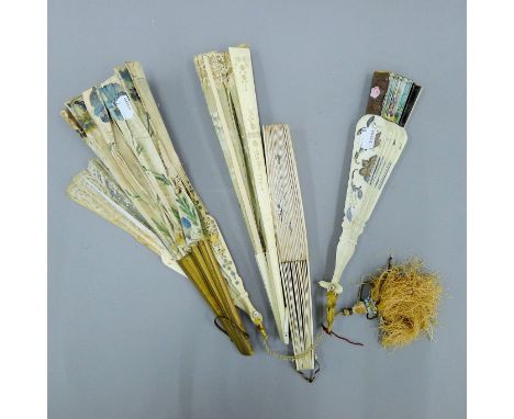 A quantity of vintage fans.  The largest 34 cm long. 