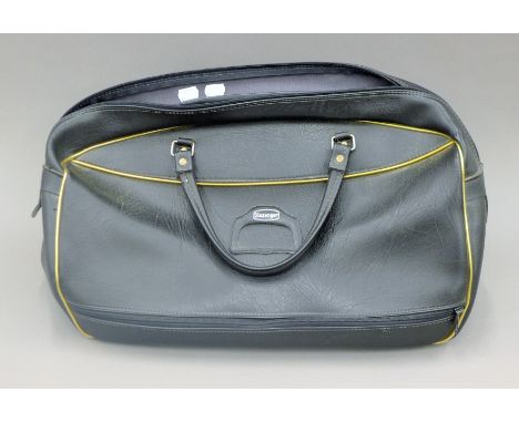 A vintage Slazenger sports bag. 52 cm long.