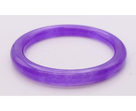 A lavender jade bangle. Approximately 6 cm inner diameter. 