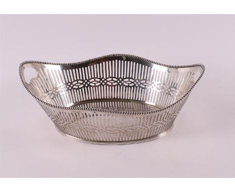 An ajourned second grade 835/1000 silver boat-shaped bread basket with pearl edge decoration, year letter 1926, maker's mark: