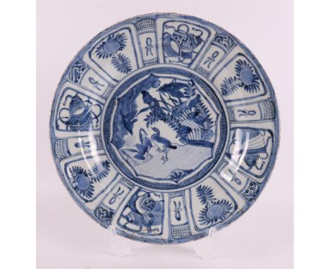 A blue/white porcelain 'kraak' dish, China, Wanli, around 1600. Blue underglaze decor of water birds on a bank and a bird on 