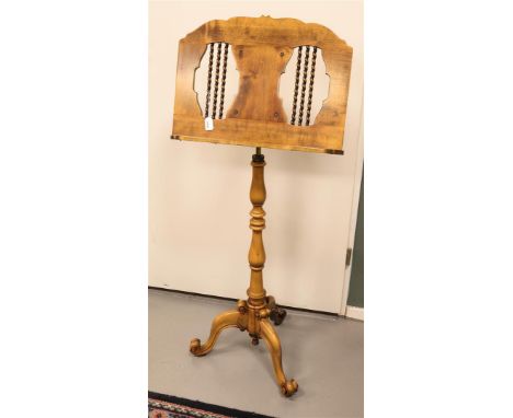A walnut lectern with baluster-shaped trunk, resting on a voluting tripod, 20th century, h 115 cm.