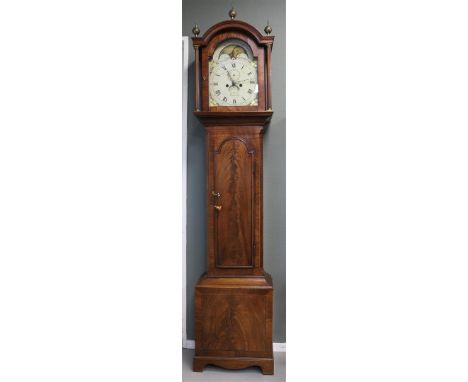 A grandfather clock with month indication, England, address; A. Hunt, Yarmouth, 19th century. Walnut veneered case, voluting 