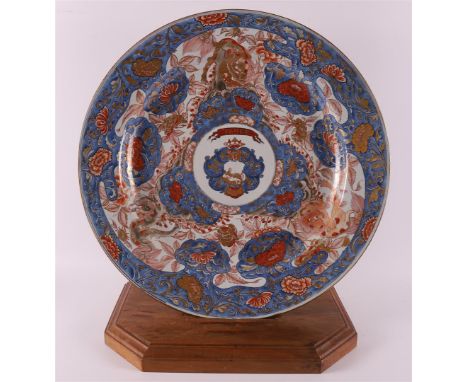 A large porcelain Chinese Imari dish with the inscription 'PAMEN', China, Kangxi, ca. 1715. With the coat of arms probably of