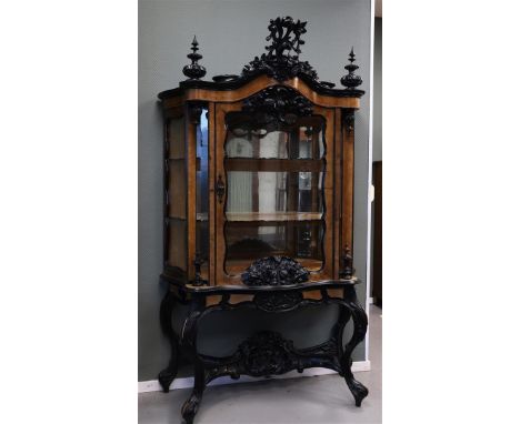 A Biedermeier silver cabinet, Holland, Willem III, 19th century. Walnut and mahogany glued, profiled shade with crest cut out