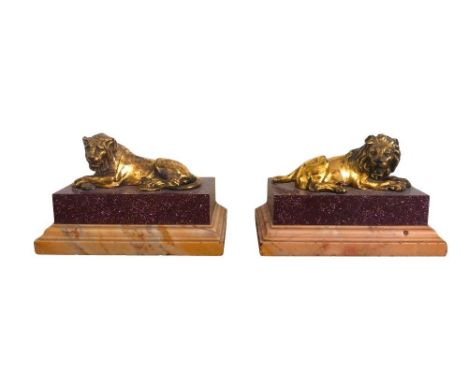 Pair of bronze and porphyry lions. ADDITIONAL PHOTOS, INFORMATION OF THE LOT AND SHIPPING INFORMATION CAN BE REQUEST BY SENDI