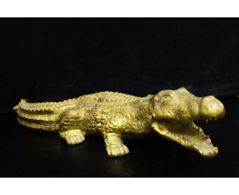 Ancient crocodile in gilded bronze. ADDITIONAL PHOTOS, INFORMATION OF THE LOT AND SHIPPING INFORMATION CAN BE REQUEST BY SEND