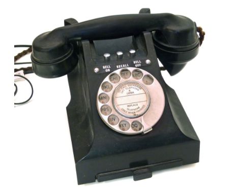 A vintage telephone Unfortunately we are not doing condition reports on this sale.