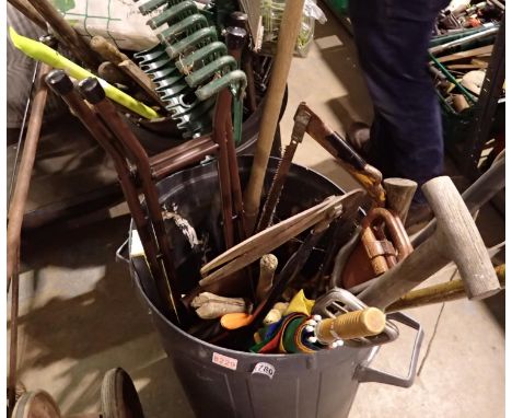 Quantity of mixed garden tools, (bin not included). Not available for in-house P&amp;P 